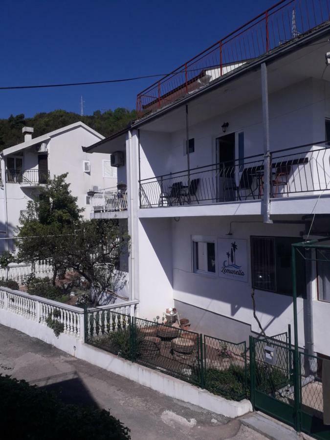 Zemunella Guest House ヘルツェグ・ノヴィ エクステリア 写真